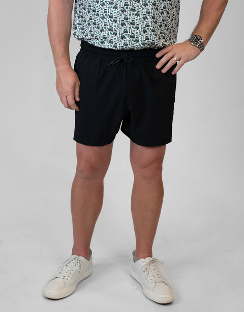 Man wearing Men's Black 6" Airflow Short