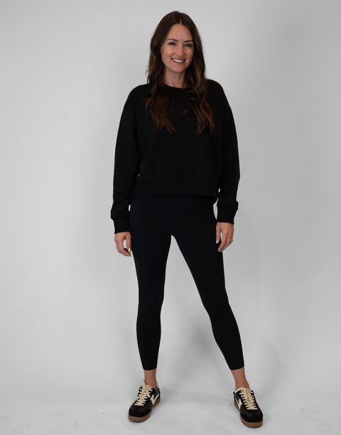 Person wearing black Ladies Performance Legging