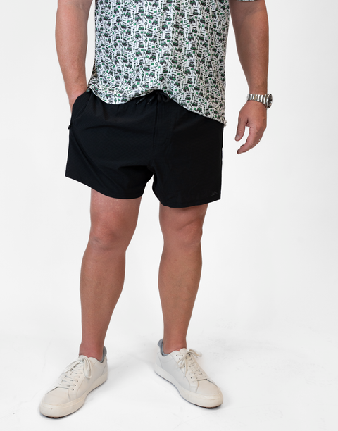 Man wearing Men's Black 6" Airflow Short