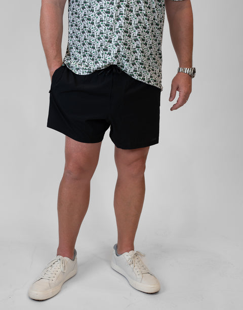 Man wearing Men's Black 6" Airflow Short