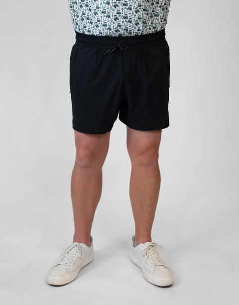 Man wearing Men's Black 6" Airflow Short
